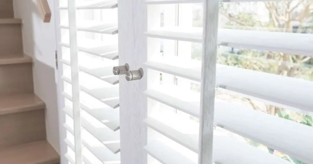 cleaning faux wood blinds